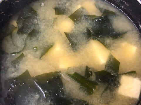 大根おろしの汁で、豆腐とわかめの味噌汁